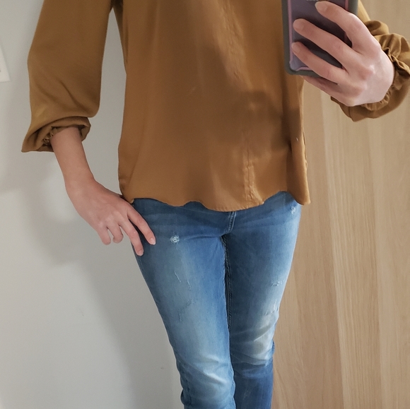 Long sleeve gold blouse Size S, fit M - Picture 4 of 4